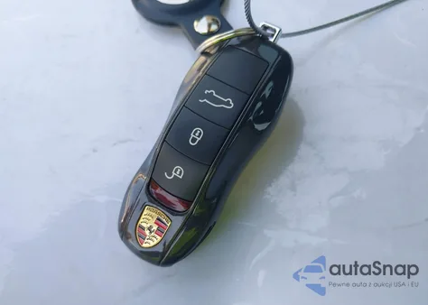 2017 Porsche Macan Turbo/Turbo W/Performance Package from USA, damaged, VIN WP1AF2A58HLB61990